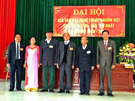 Ban chấp hành mới ra mắt Đại hội.