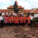 Khách Du Lịch Bên Khu Lưu Niện Nguyễ Công Trứ