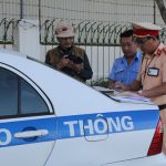 Nhà Báo Đắc Bình Trong Chuyến Tác Nghiệp Phối Hợp Với CSGT Kiểm Tra Xe Khách.