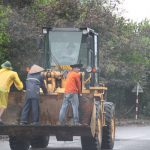 Xe Cày Tranh Thue Chở Công Nhân Lưu Thông Trrn đường QL14 Qua địa Phận Khâm Đức,Quảng Nam