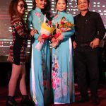 Nhà Báo Cùng Hai Thí Sinh Triển Vọng