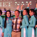 Trưởng Ban Chỉ đạo Cũng Thí Sinh Trang Phục áo Dài