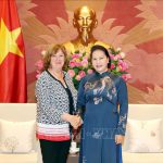 Vna Potal Chu Tich Quoc Hoi Nguyen Thi Kim Ngan Tiep Nhom Nghi Si Huu Nghi Phap Viet Cua Thuong Vien Ch Phap Stand 19 43 30 645