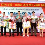 Ban Tổ Chúc Trao Giải Cho Các đội Tại Hội Diễn