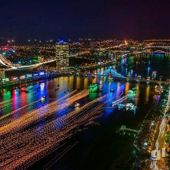 Bên bờ sông Hàn