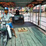 Bến đò Tám Ngàn Thị Trấn Bảy Ngàn, Một Người Cũng Chạy. Ảnh Trường Ca