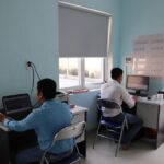 Nhân viên kiểm tra qua hệ thống.