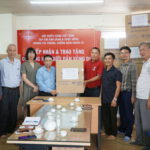 Ông Trần Sỹ Qúy đại Diện Ban DNBC Trao Tặng Khẩu Trang Cho đồng Bào Đà Nẵng