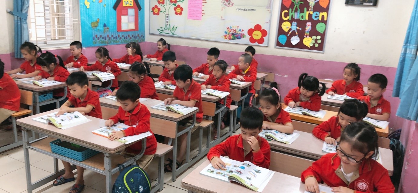 Học sinh lớp 1 trường Tiểu học Tô Hiến Thành trong giờ học