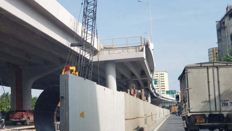 Sau khi phần cầu chính được thông xe, từ tháng 10/2020, các nhà thầu sẽ tiếp tục triển khai thi công 6 nhánh lên xuống và dự kiến kết thúc toàn bộ vào cuối tháng 12/2020 để khai thác đồng bộ với dự án sửa chữa mặt cầu Thăng Long (Tổng cục Đường bộ Việt Nam làm chủ đầu tư) dự kiến hoàn thành vào tháng 12/2020.