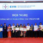 Các phòng ban thực hiện công tác pháp chế được tập đoàn điện lực Việt Nam tặng bằng khen