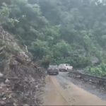 Đường đi lại rất khó khăn nhưng không nãn lòng