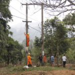 Kiểm tra, sửa chữa, thay thế hệ thống điện cho bà con, trường học và các trạm y tế