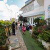 Không gian của chương trình _Ngày Hội Sắc Màu_ được tổ chức tại chung cư Mạc Đĩnh Chi, thành phố Đà Lạt