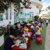 Ngày Hội Sắc Màu có sự tham gia của hơn 6o hoạ sỹ với các độ tuổi khác nhau tham gia vẽ tranh làm từ thiện
