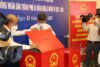 Tổ bầu cử kiểm tra thùng phiếu trước khi bầu cử (Ảnh ĐB)