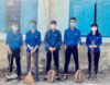 Các bạn trẻ rất hưởng ứng tham gia vệ sinh