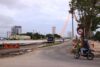 Đường Trần Thị Lý đang thi công cải tạo luôn có biển báo bảo đảm ATGT