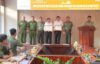 Lãnh đạo Công an tỉnh Bình Phước chụp ảnh lưu niệm cùng lãnh đạo TMP