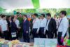 Phó Thủ tướng Vũ Đức Đam và các đại biểu tham quan Triển lãm các sản phẩm thế mạnh trong nông nghiệp vùng ĐBSCL.