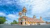 kinh-nghiem-kham-pha-toa-thanh-tay-ninh-chon-linh-thieng-cua-dao-cao-dai-01-1661867658