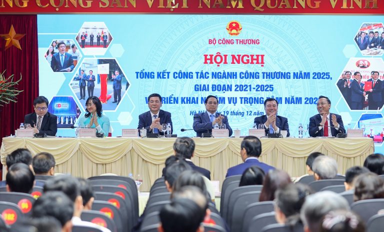 Thủ tướng dự Hội nghị Tổng kết năm 2025, nhiệm kỳ 2021 – 2025 của ngành Công thương